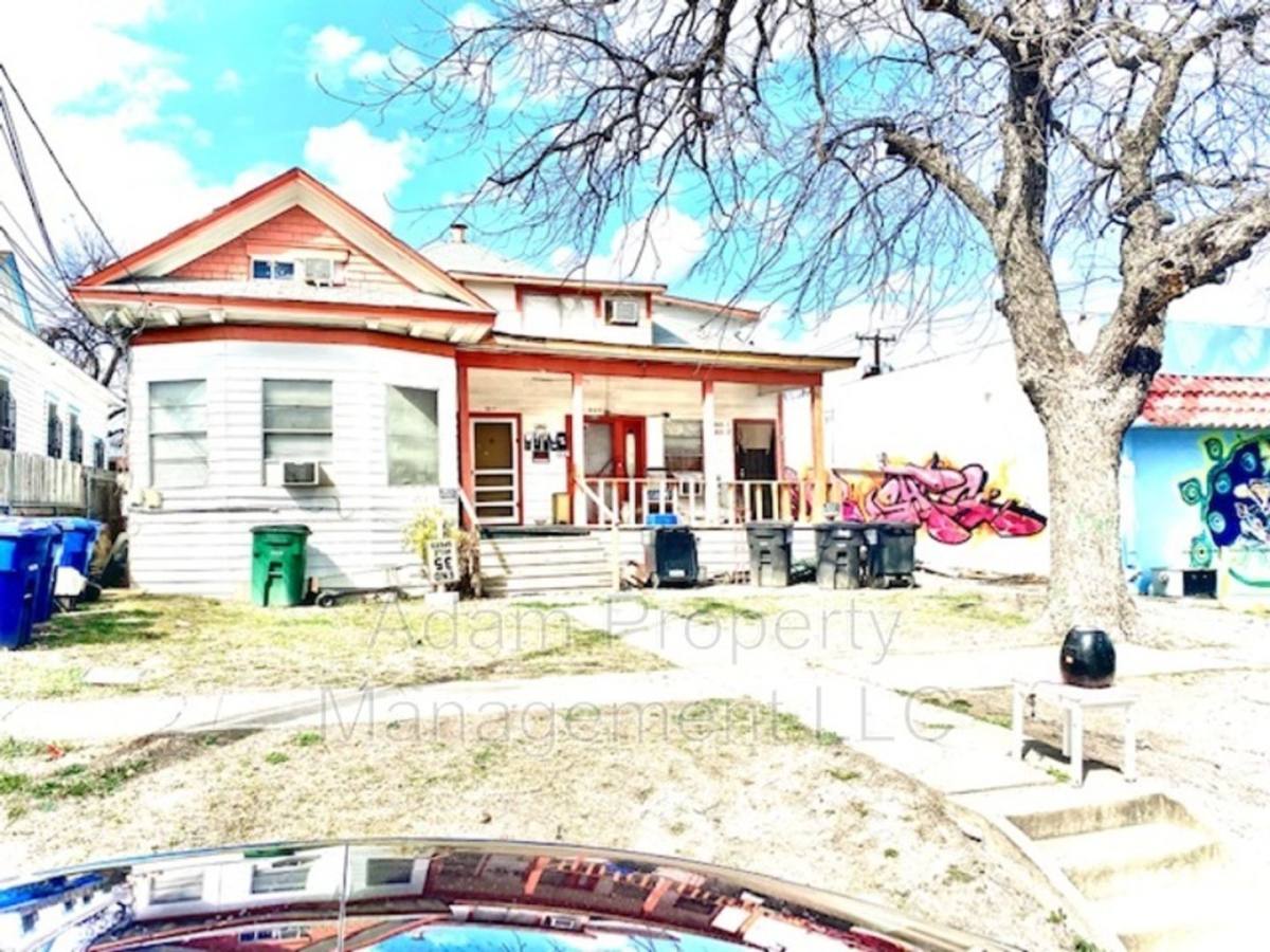 Apartment for rent at 805 W Russell Place, San Antonio, TX 78212