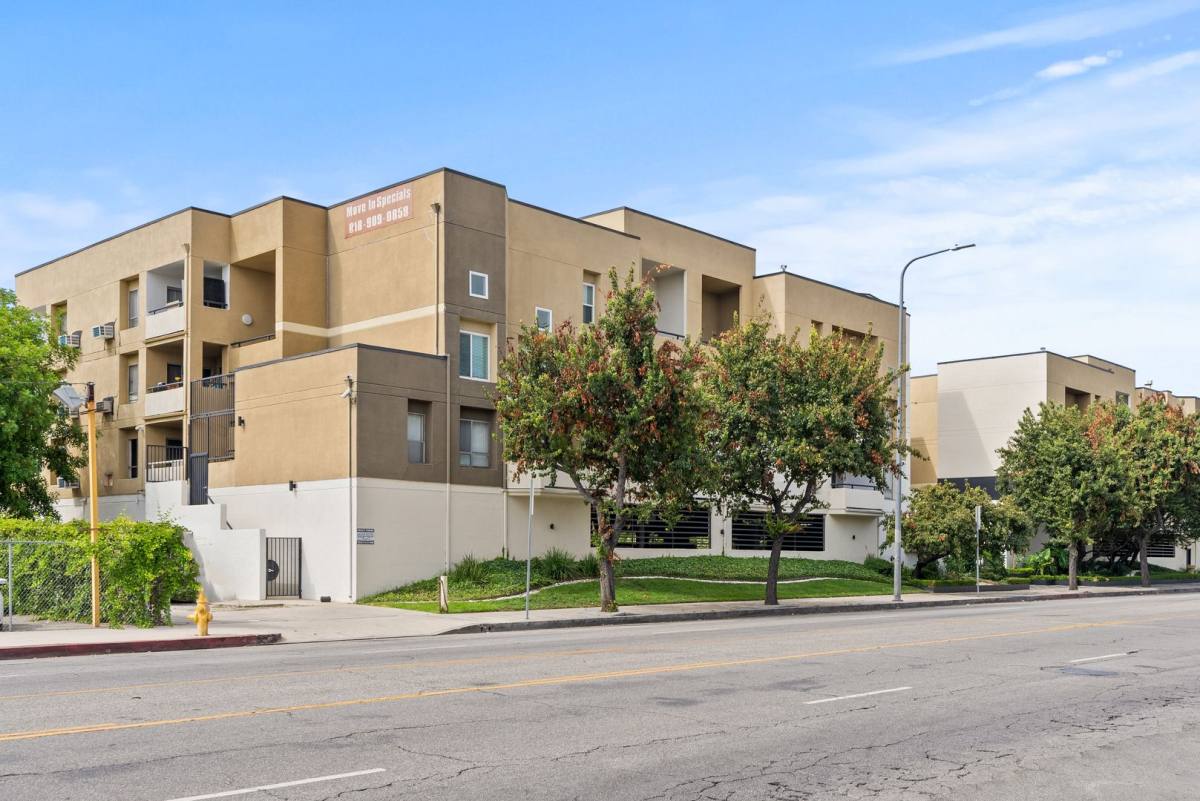 Apartment for rent at 16550 Vanowen St, Van Nuys, CA 91406