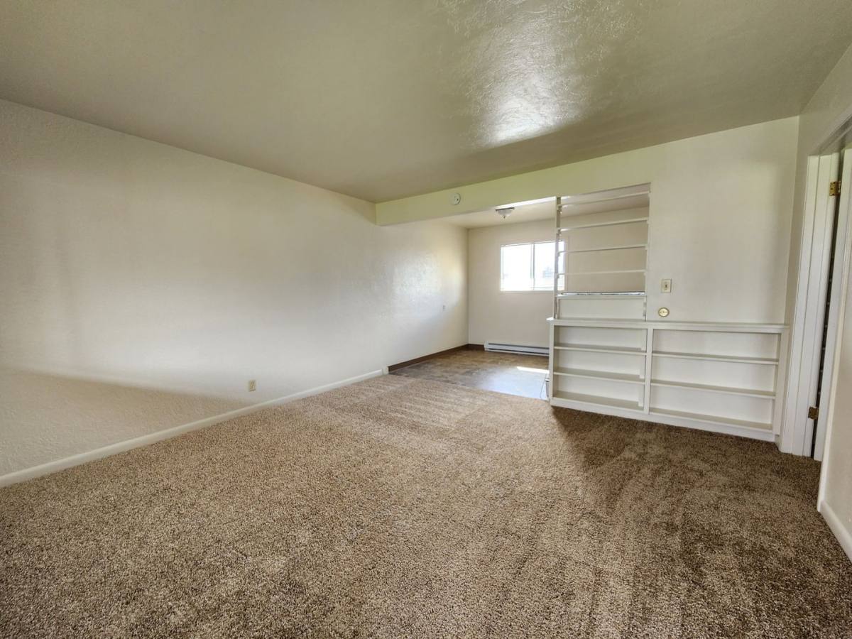 Apartment for rent at 1869 - 1913 Broadway St NE, Salem, OR 97301