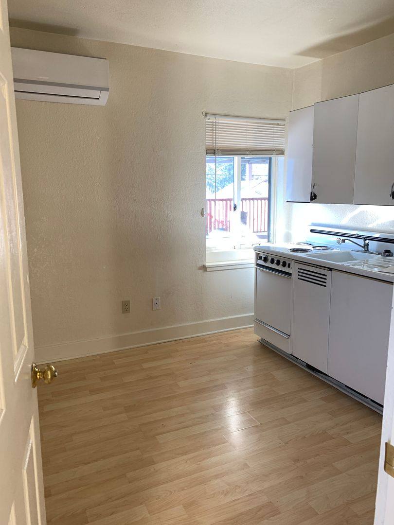 Apartment for rent at 552 SE Pacific Ave, Glendale, OR 97442