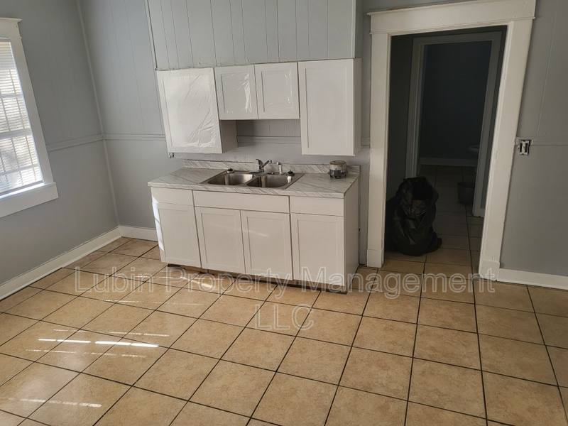 House for rent at 723 E Trigg Ave, Memphis, TN 38106