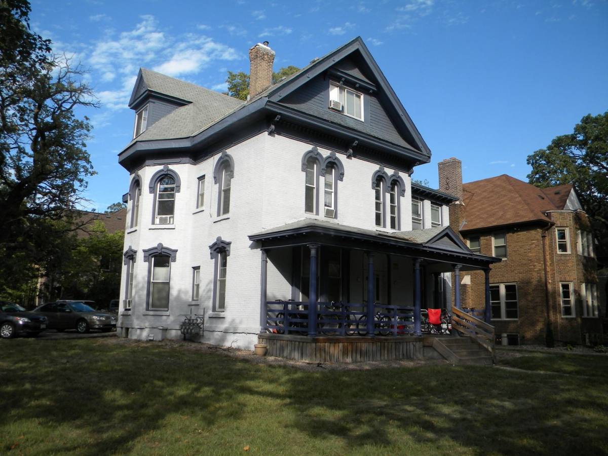 Apartment for rent at 1103 5th St SE, Minneapolis, MN 55414
