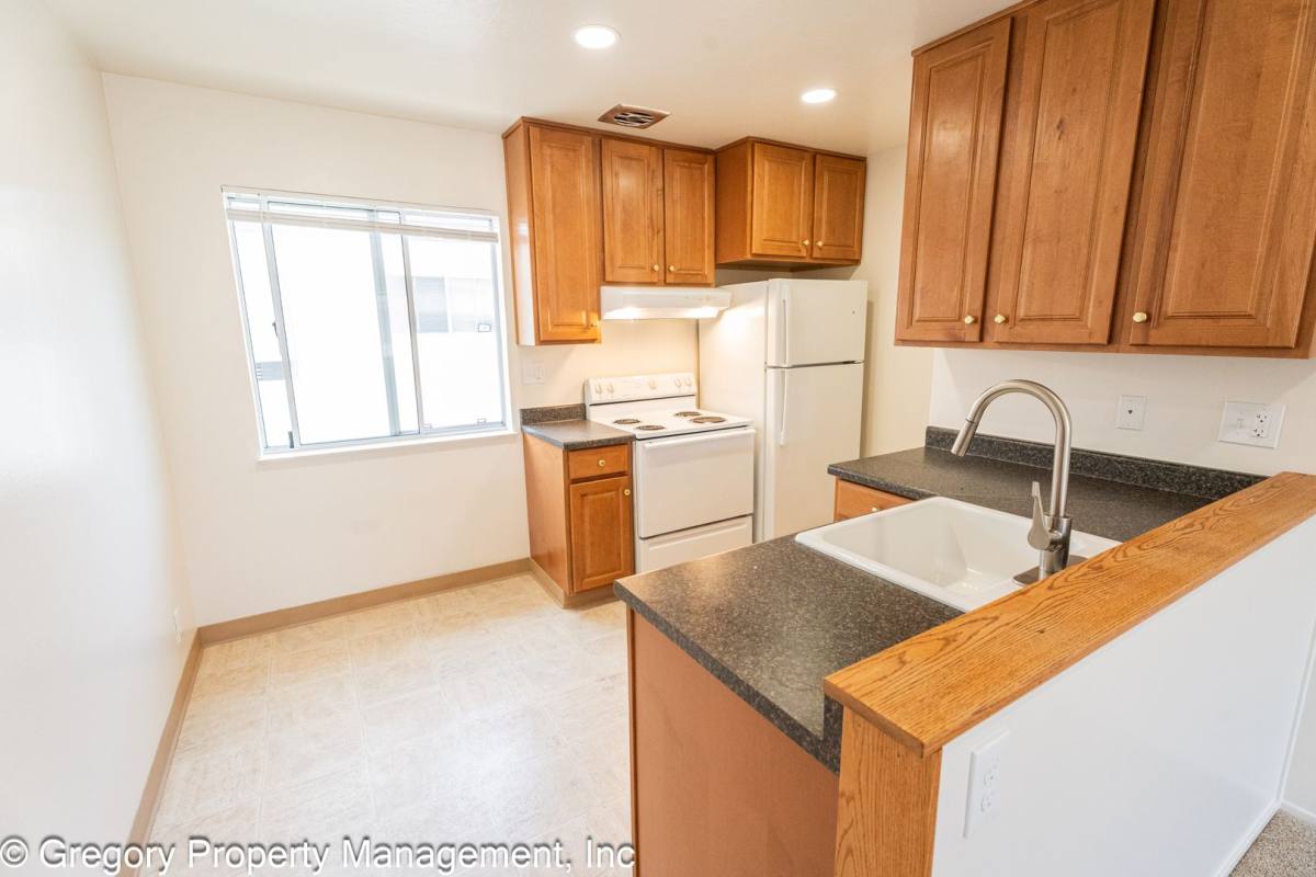 Apartment for rent at 1525 Schiller St, Alameda, CA 94501