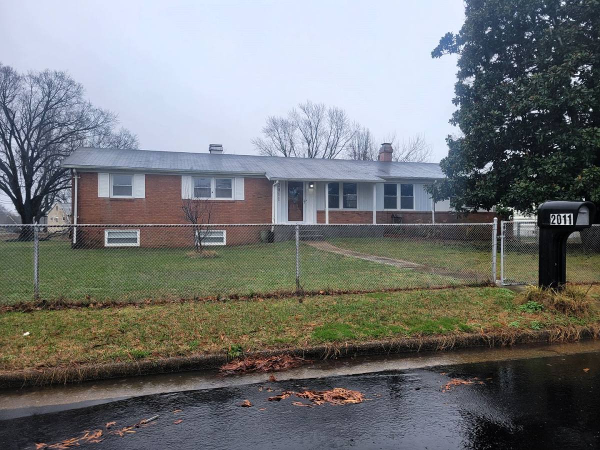 Apartment for rent at 2011 Poplar St, Richmond, VA 23223