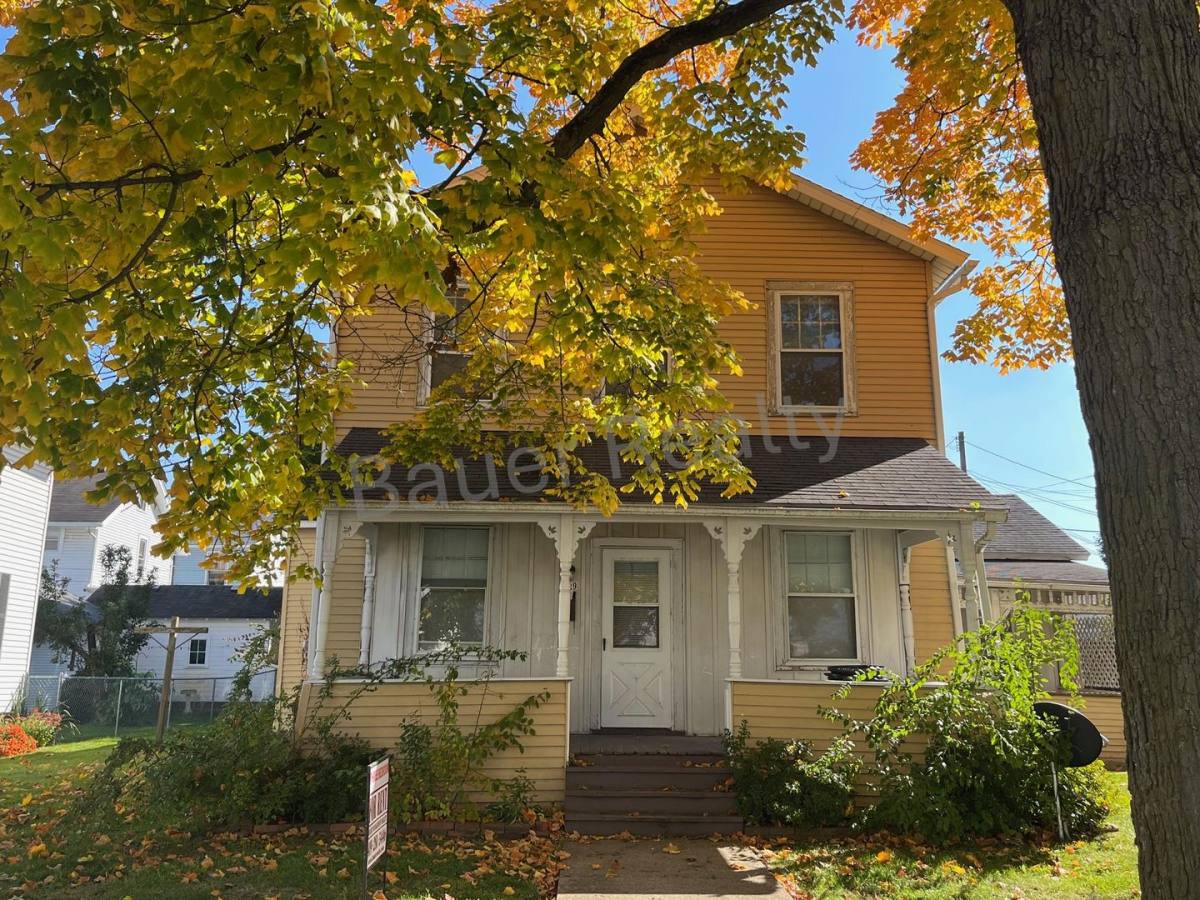 Apartment for rent at 237-239 Maple St, Ashland, OH 44805