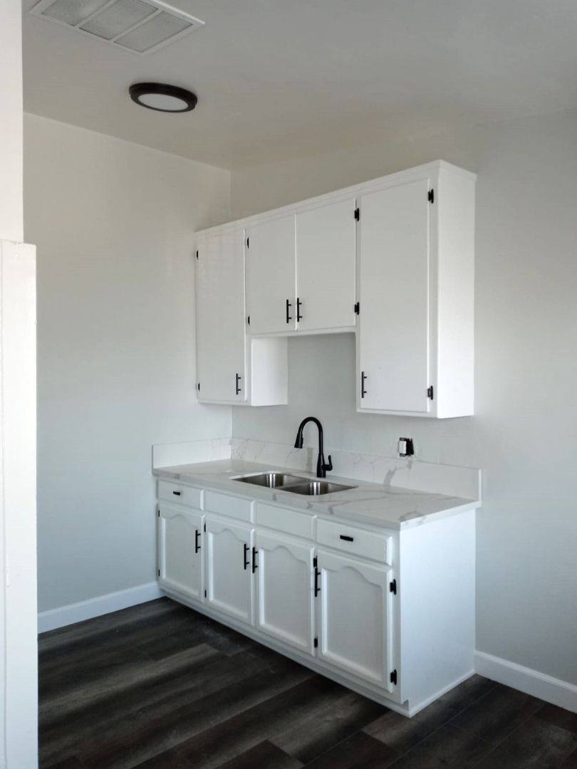 Apartment for rent at 8911 S Figueroa St, Los Angeles, CA 90003