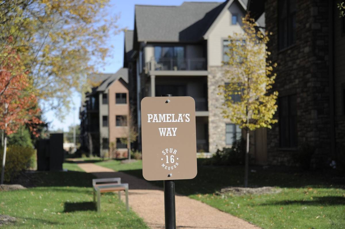 Apartment for rent at 6450 W Spur Rd, Mequon, WI 53092
