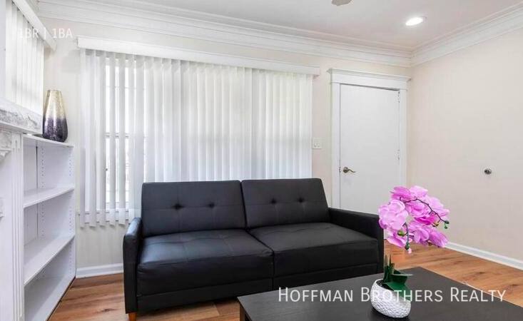 Apartment for rent at 1161 W 38th St #1, Los Angeles, CA 90037