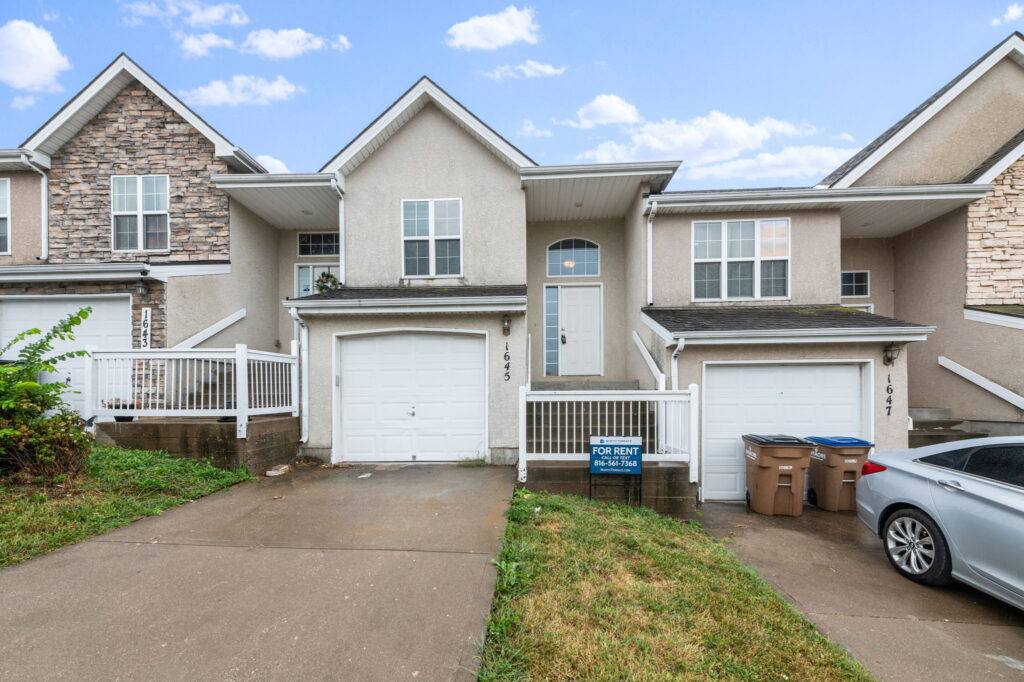 Townhouse for rent at Cinnabar, 1619-1649 Cinnabar Dr, Raymore, MO 64083