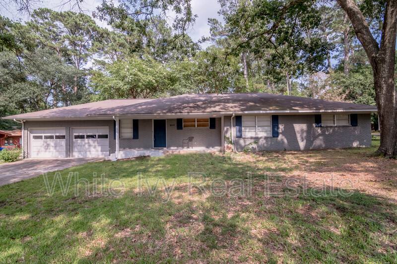 House for rent at 2117 Ave Q, Huntsville, TX 77340