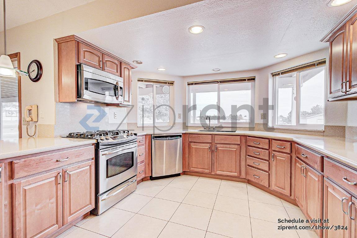 House for rent at 15380 Mission St, Hesperia, CA 92345