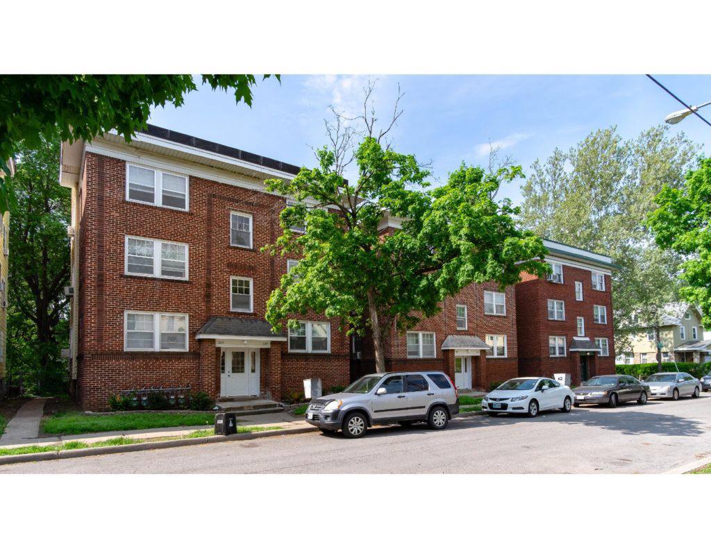 Apartment for rent at 1115 - 1121 W 40th St, Kansas City, MO 64111