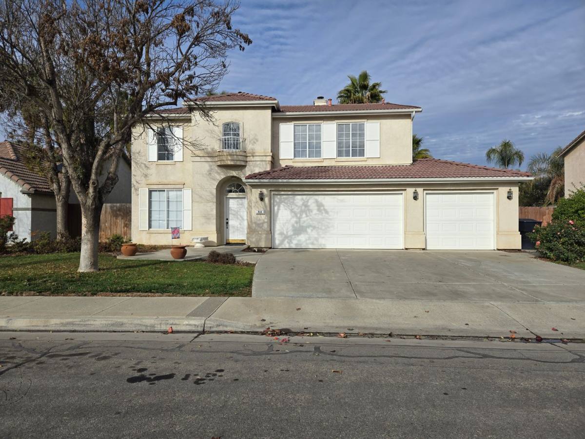 House for rent at 958 W Encore Dr, Hanford, CA 93230