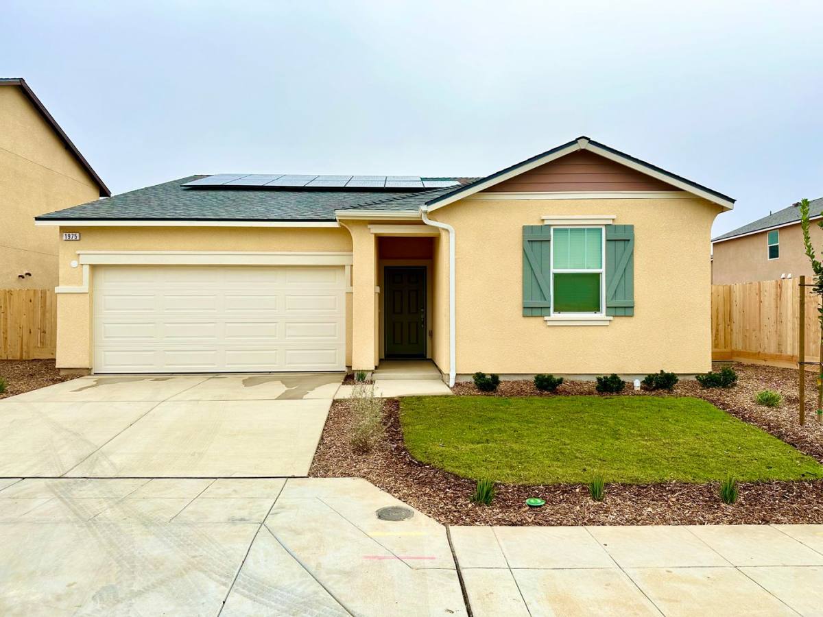 House for rent at 1975 Sonora St, Madera, CA 93638