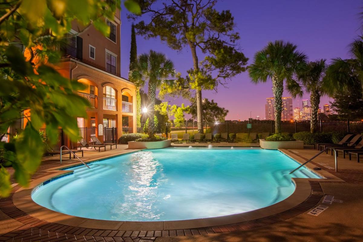 Apartment for rent at 321 Jackson Hill, Houston, TX 77007