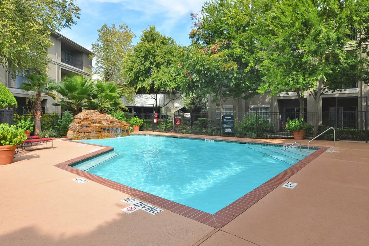 Apartment for rent at 11 Oak Court, Houston, TX 77006