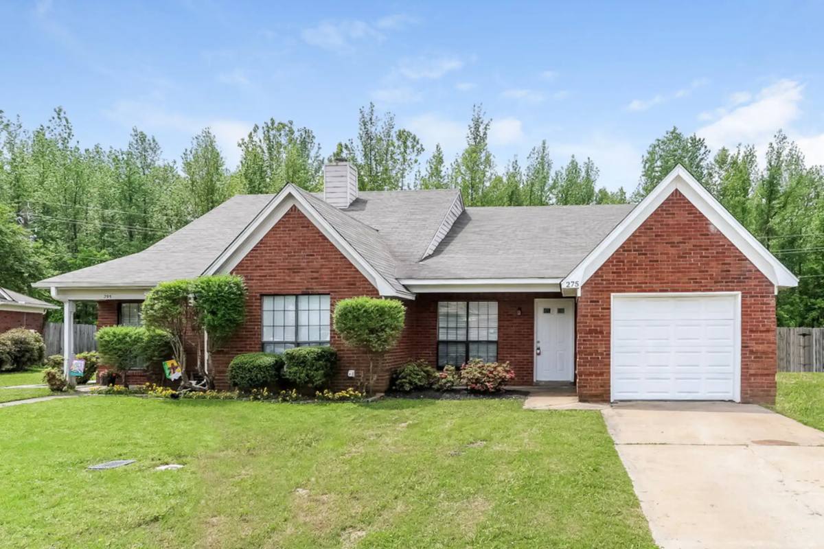 Townhouse for rent at 275 Garden Walk S, Southaven, MS 38671