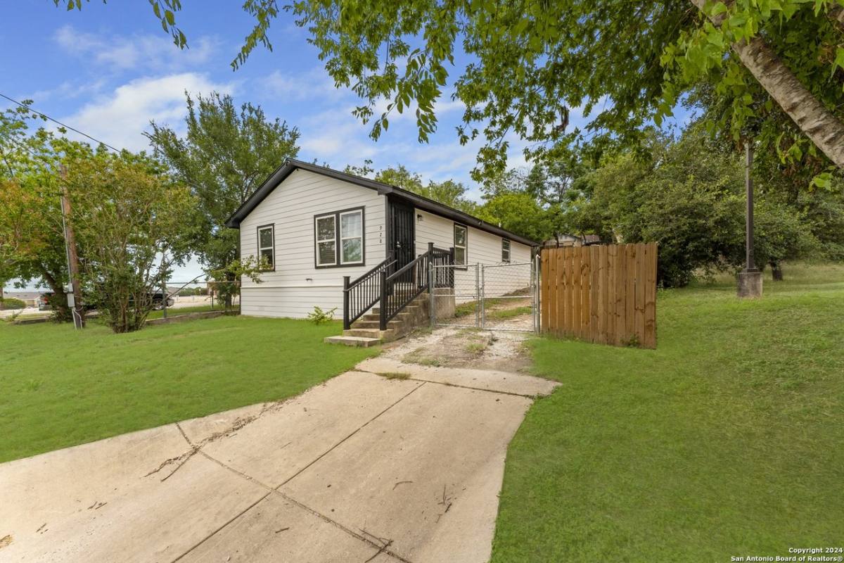House for rent at 928 Hedges St, San Antonio, TX 78203