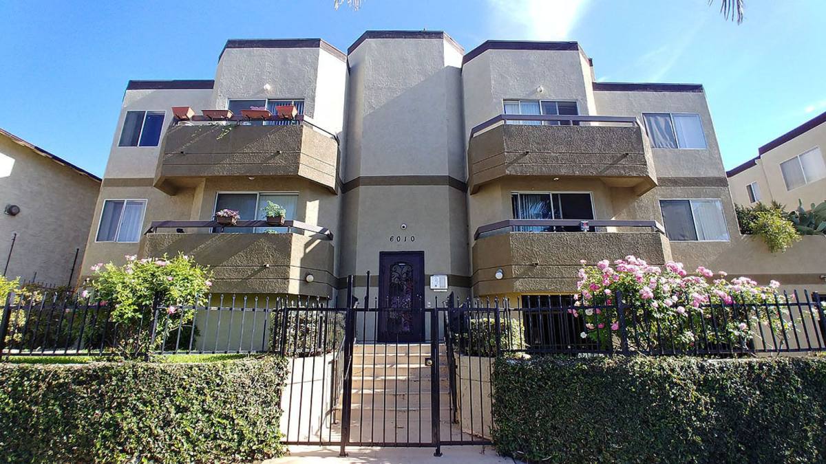 Condo for rent at 6010 Romaine St, Los Angeles, CA 90038