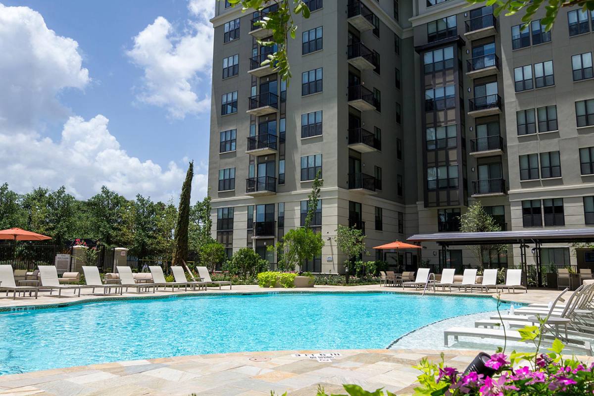 Apartment for rent at 3834 Dunlavy St, Houston, TX 77006