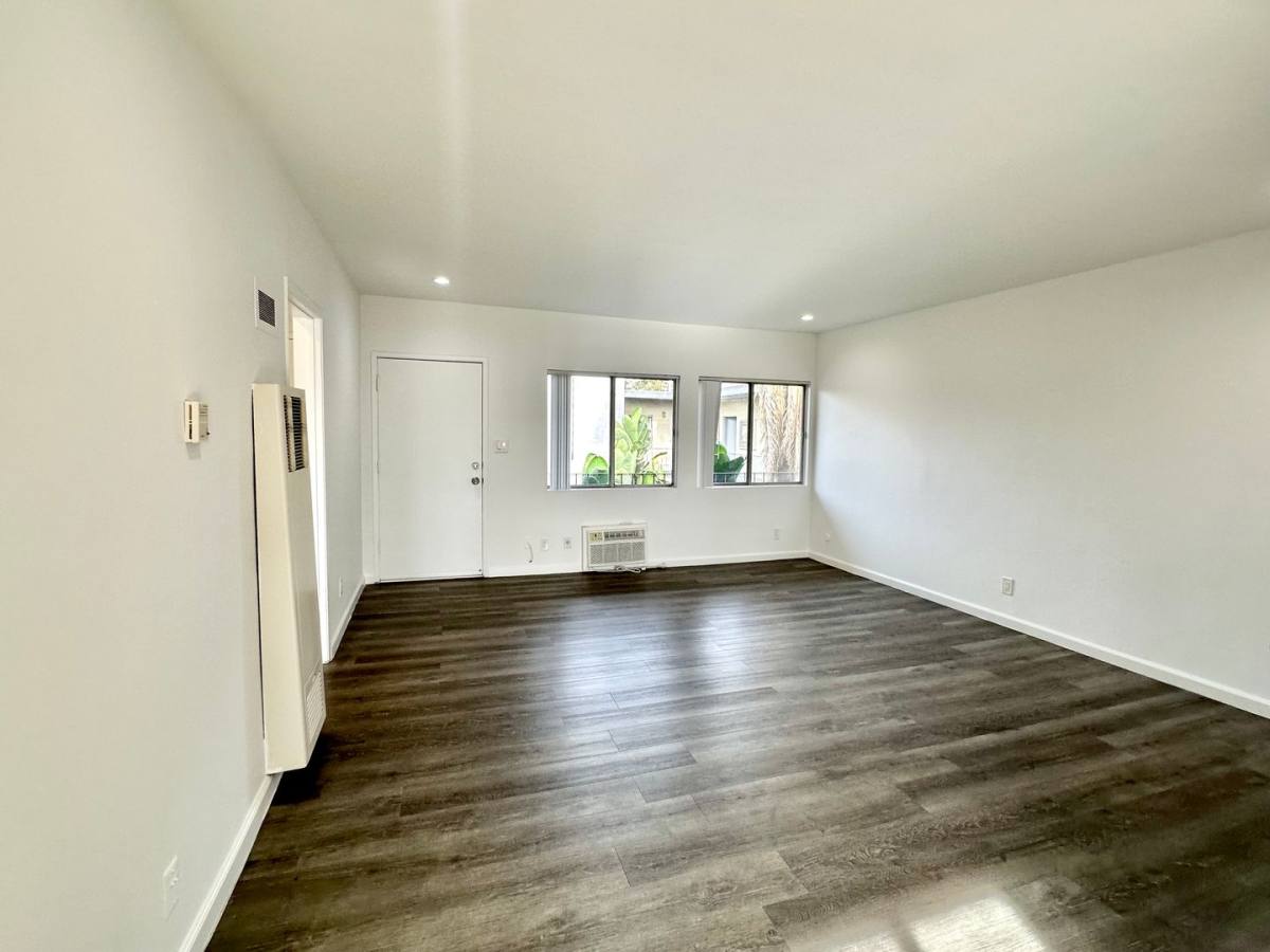 Apartment for rent at 8386 Blackburn Ave, Los Angeles, CA 90048