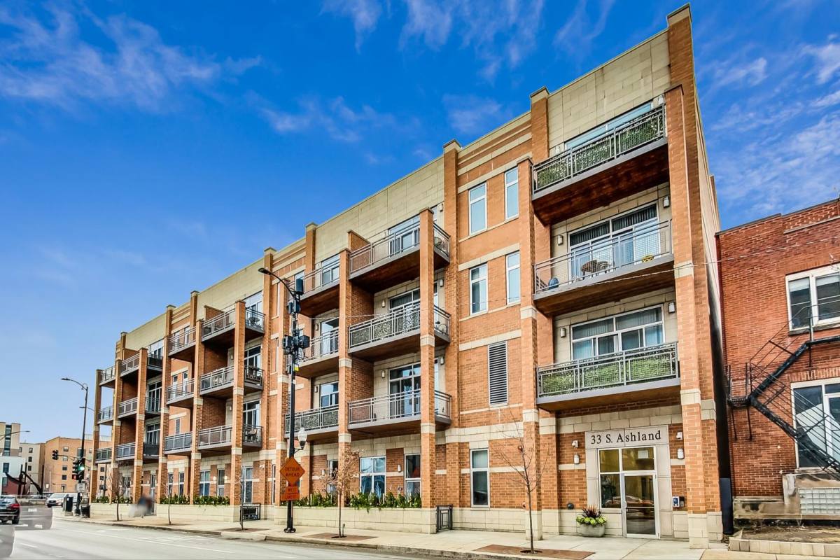 Apartment for rent at 33 S Ashland Ave, Chicago, IL 60607