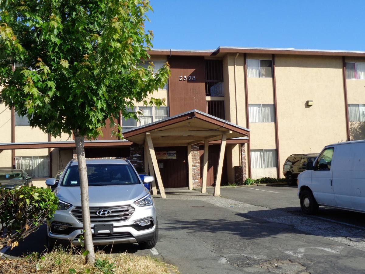 Apartment for rent at 2328 Seminary Ave, Oakland, CA 94605