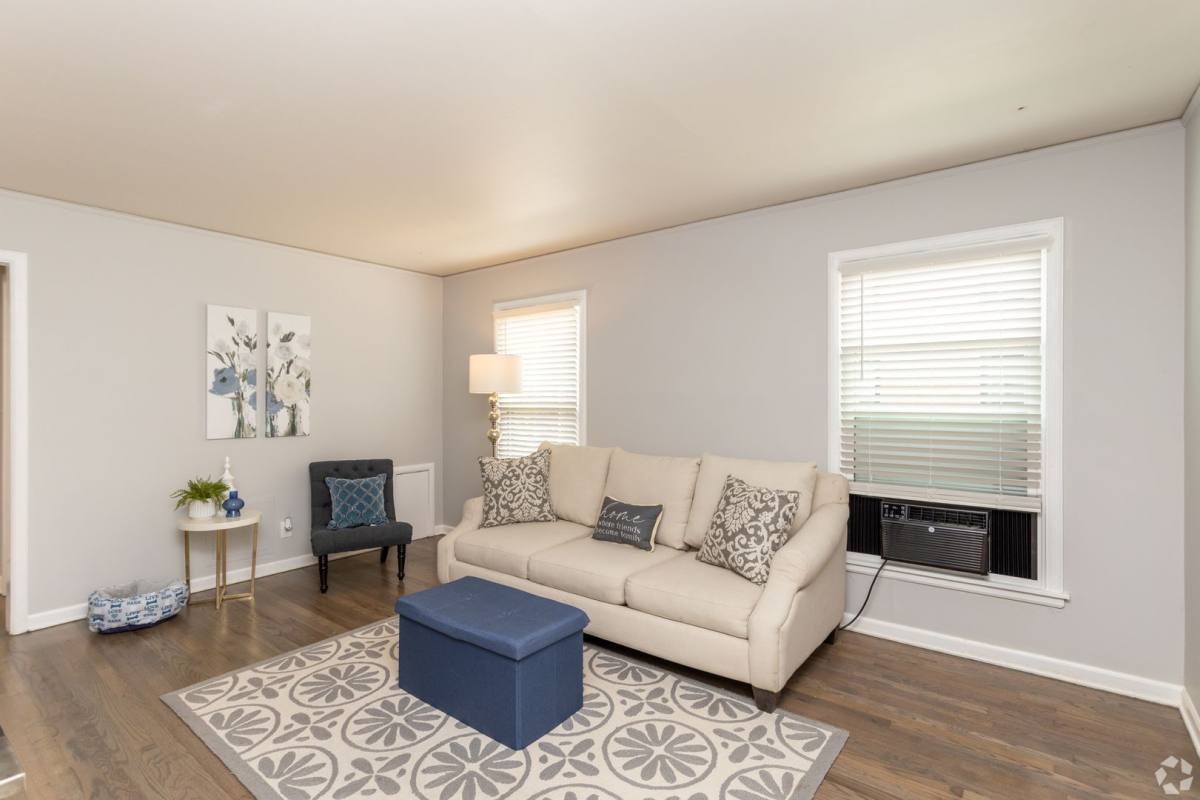 Apartment for rent at 4723 Cass St, Omaha, NE 68132