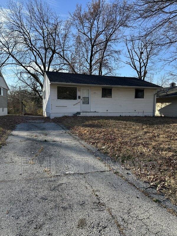 House for rent at 269 Roderick Dr, Saint Louis, MO 63137