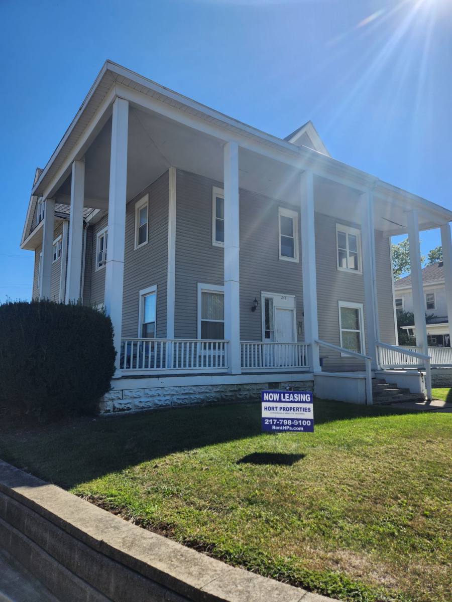 Apartment for rent at 248 Jackson Ave, Charleston, IL 61920