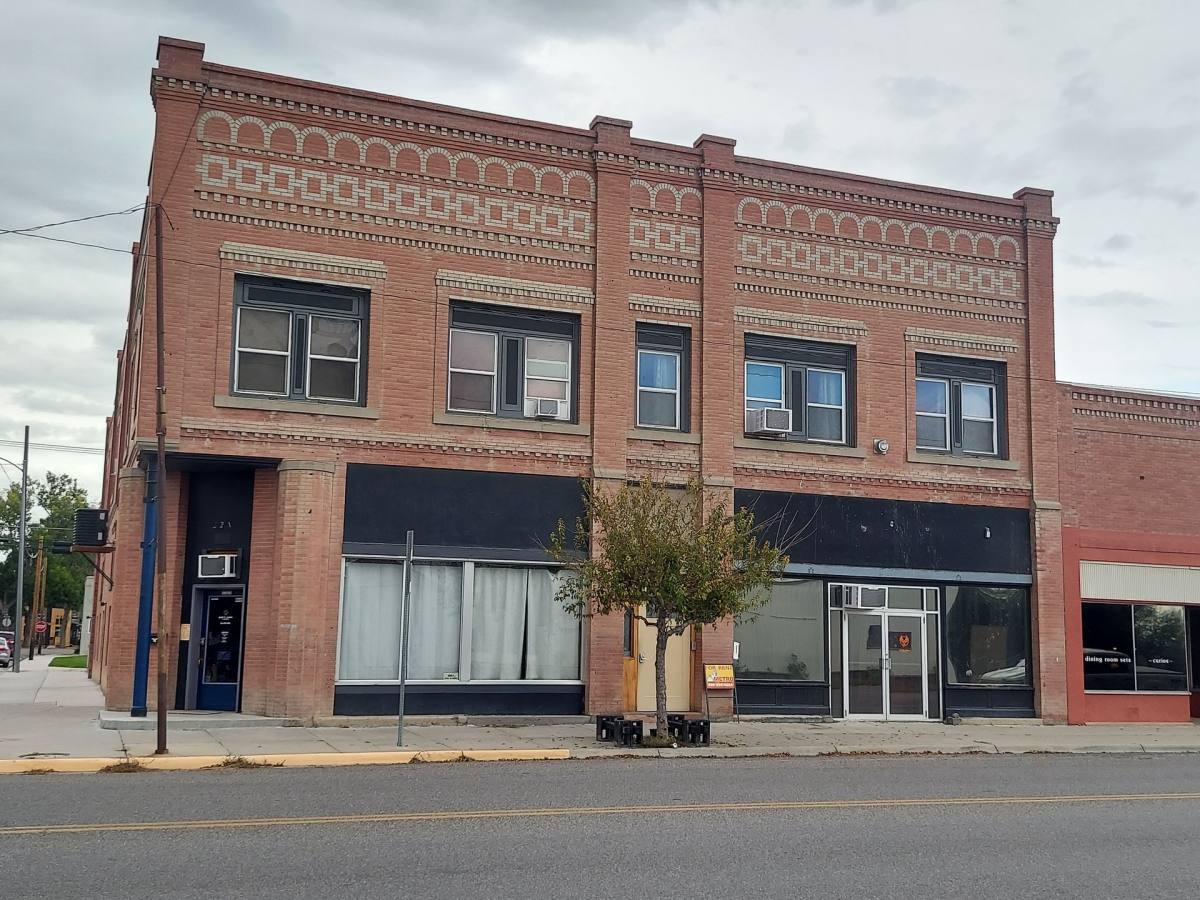 Apartment for rent at 219 W Main St, Laurel, MT 59044