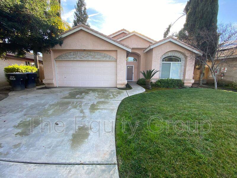 House for rent at 1427 E La Vida Court, Visalia, CA 93292