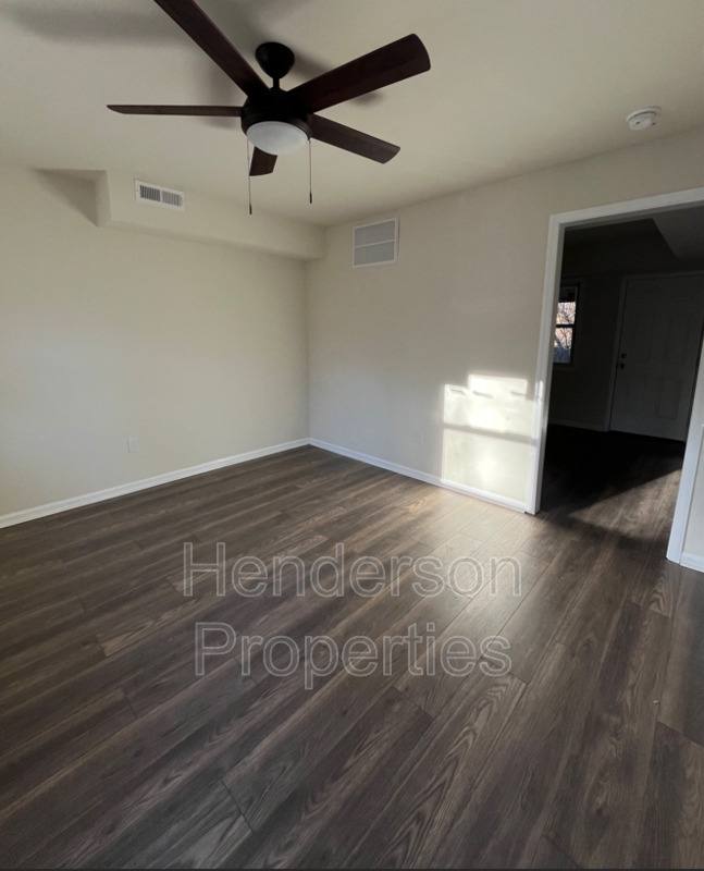 Townhouse for rent at 2715 Dundeen St, Charlotte, NC 28216