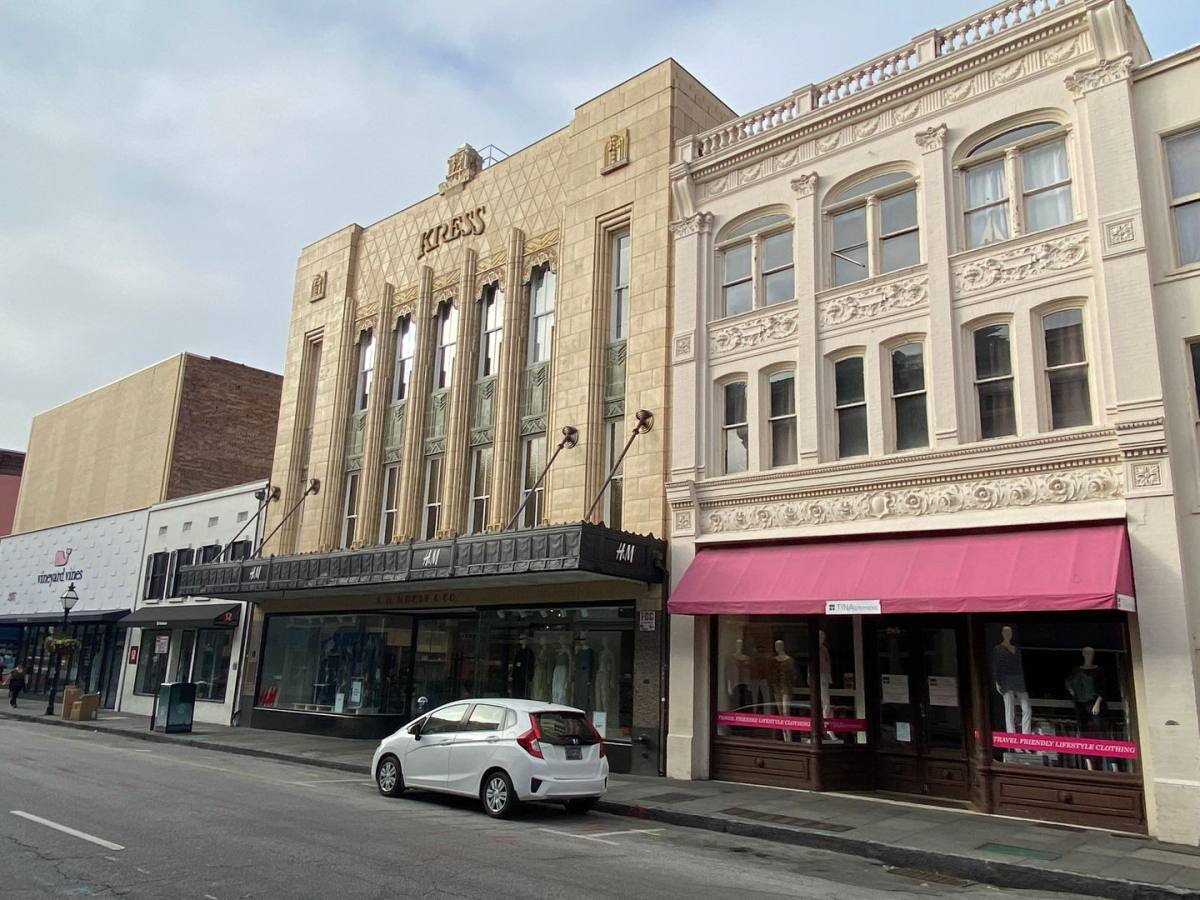 Apartment for rent at 285 King St, Charleston, SC 29401
