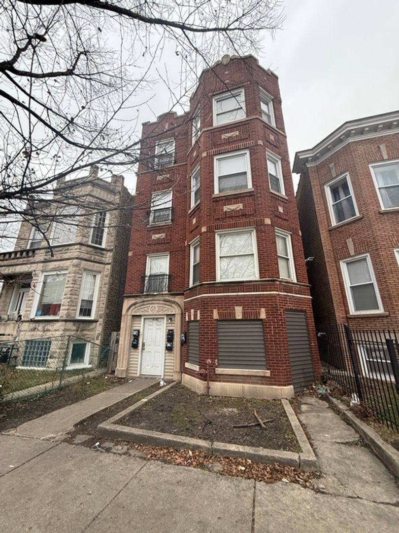 Apartment for rent at 4142 W Jackson Blvd, Chicago, IL 60624