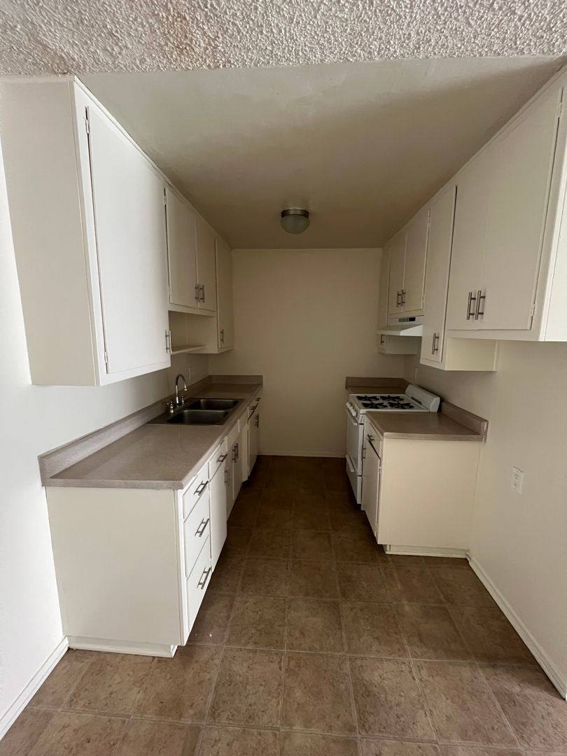 Apartment for rent at 217-221 W Tujunga Ave, Burbank, CA 91502