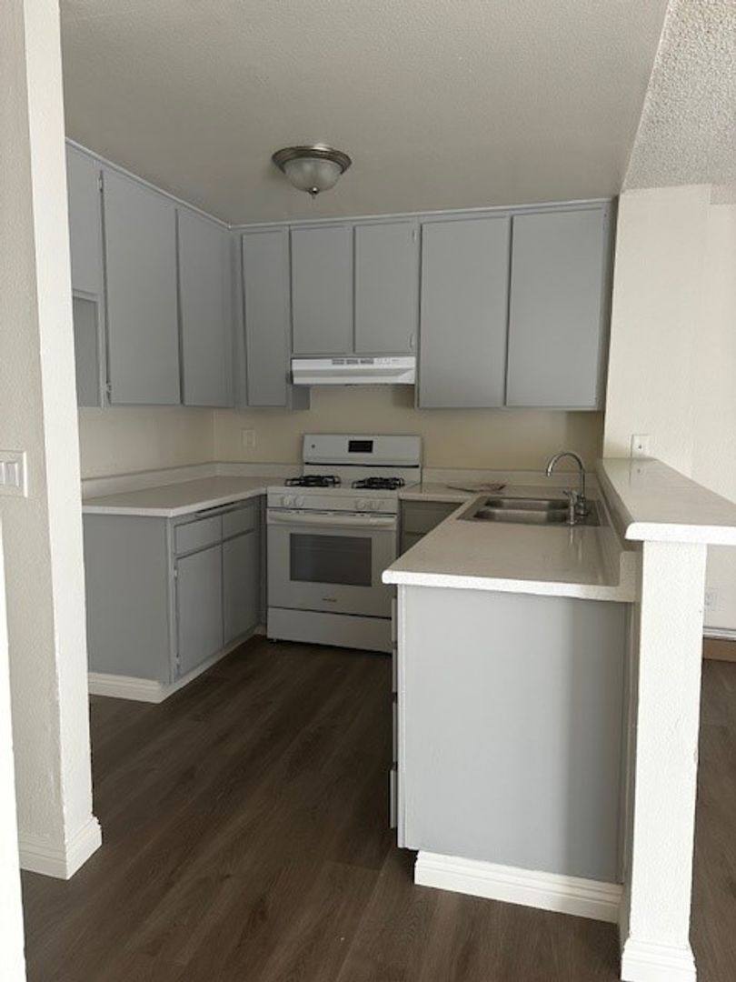Apartment for rent at 7701 Laurel Canyon Blvd, North Hollywood, CA 91605