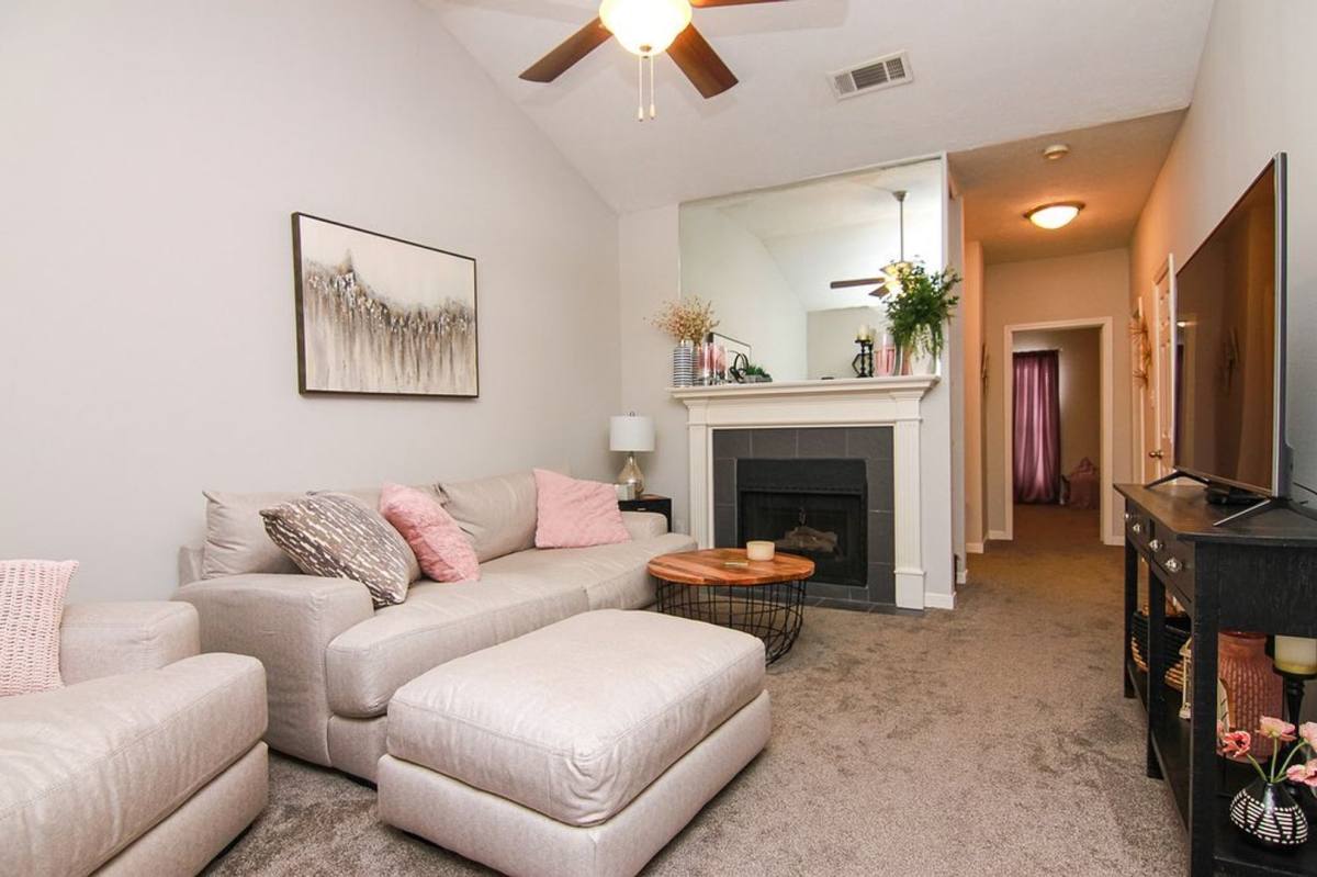 Apartment for rent at 4 Riverview Dr W, Memphis, TN 38103