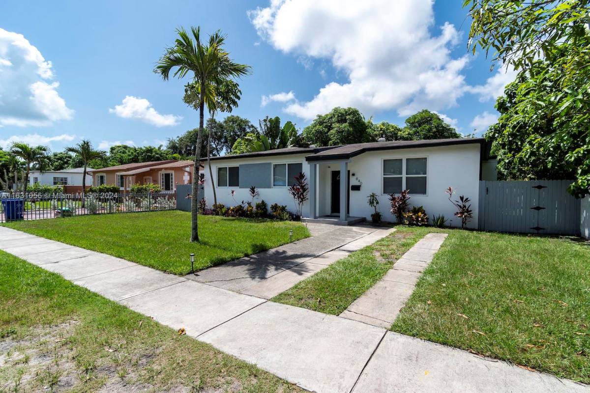 House for rent at 840 NE 158th St, Miami, FL 33162
