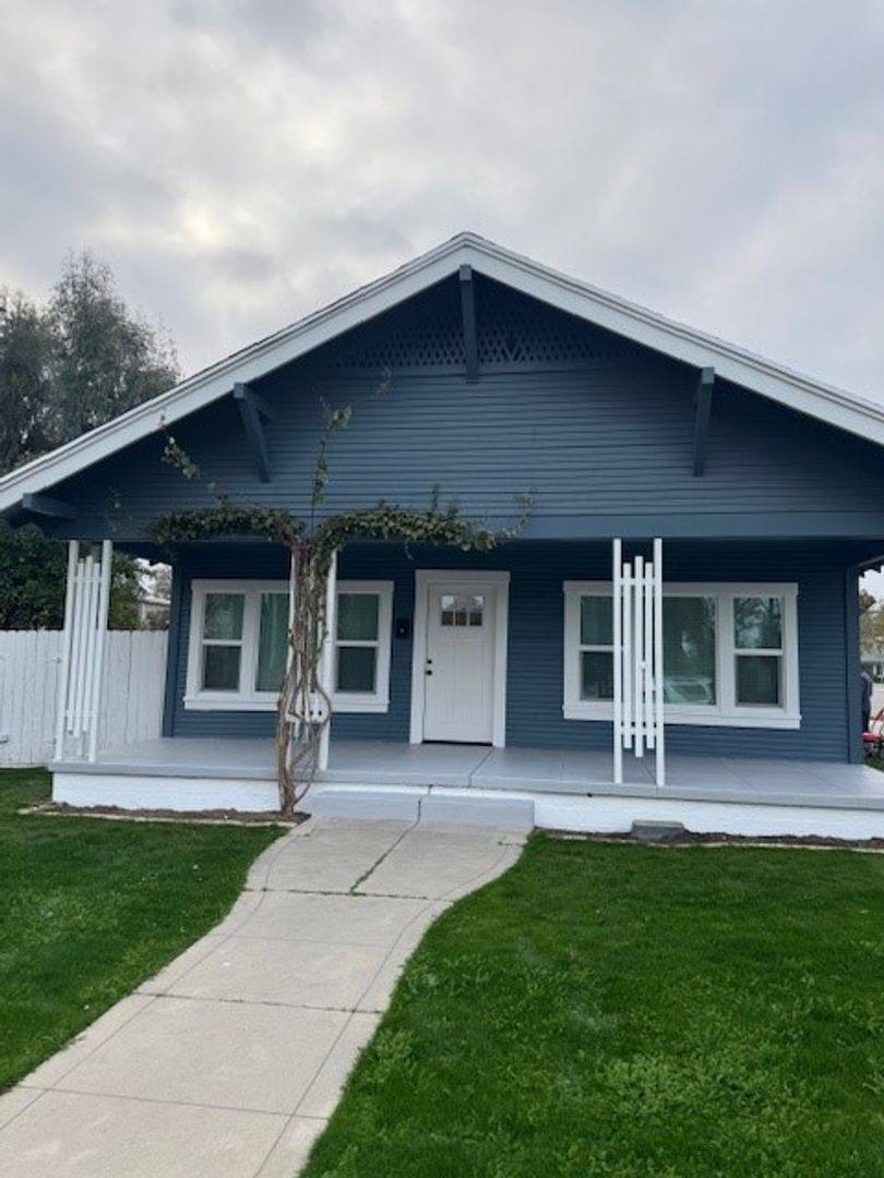 House for rent at 2121 B St, Bakersfield, CA 93301