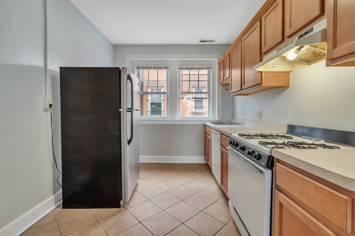 Apartment for rent at 17 Howe St, New Haven, CT 06511