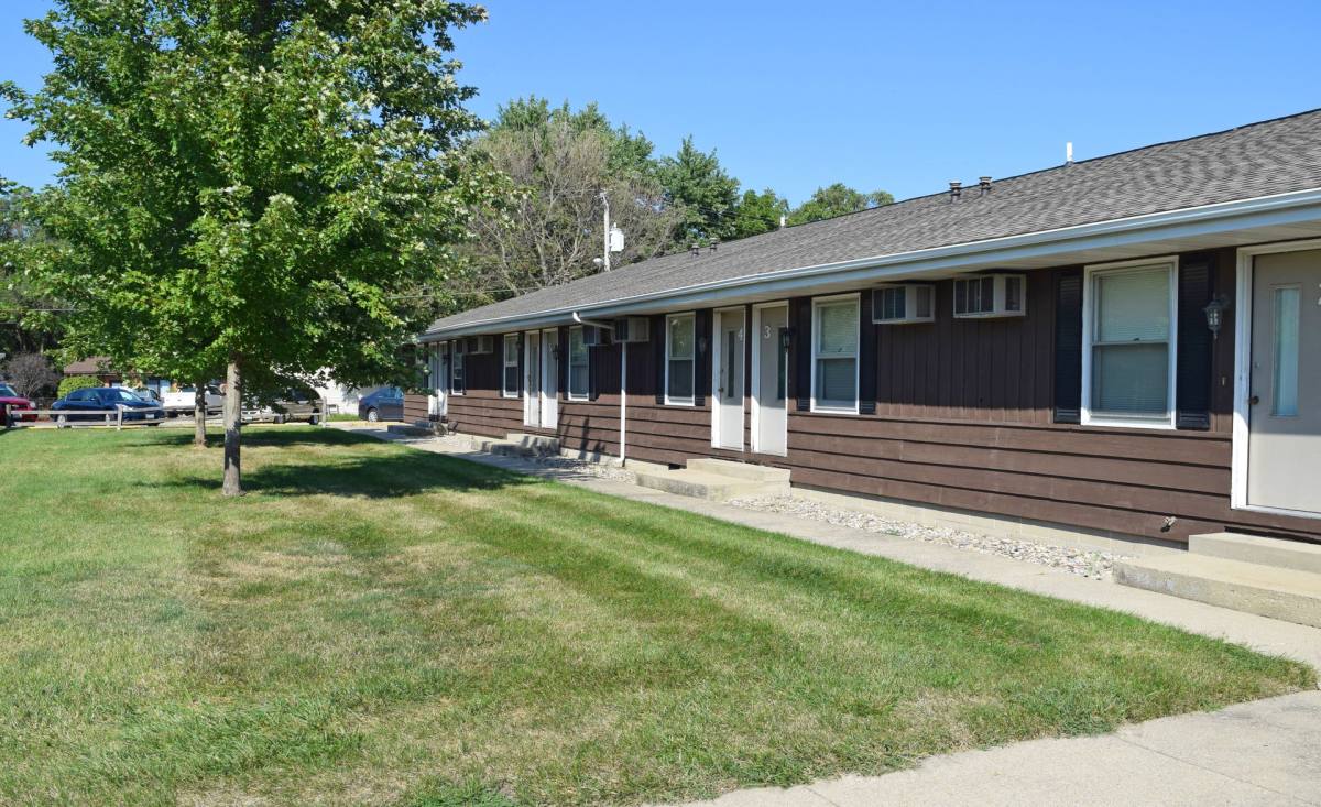 Apartment for rent at 1500 W Anthony Dr, Champaign, IL 61821