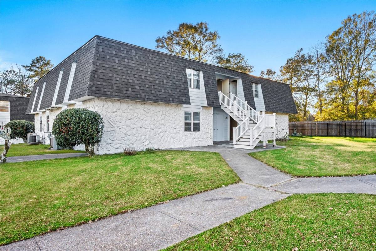 Apartment for rent at 408 E Main Ave, Lumberton, MS 39455