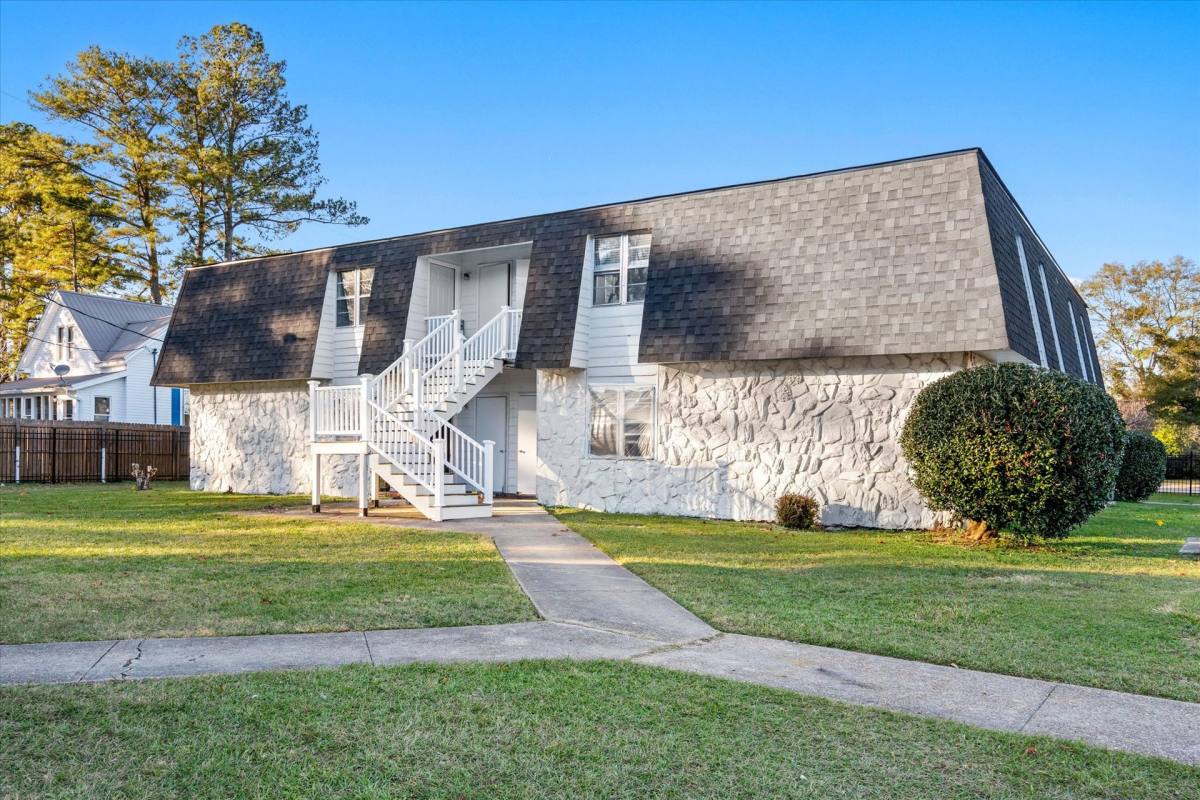 Apartment for rent at 408 E Main Ave, Lumberton, MS 39455