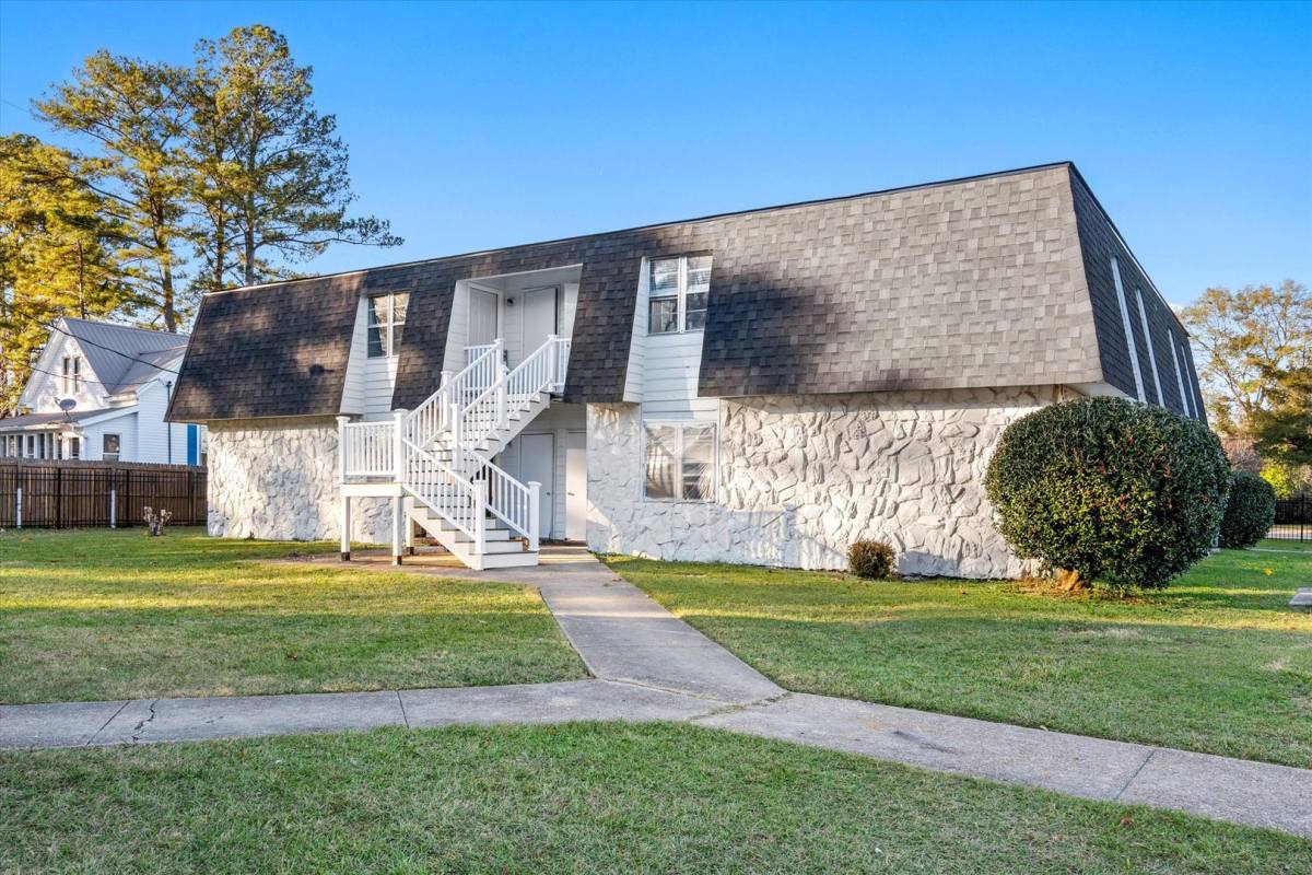 Apartment for rent at 408 E Main Ave, Lumberton, MS 39455