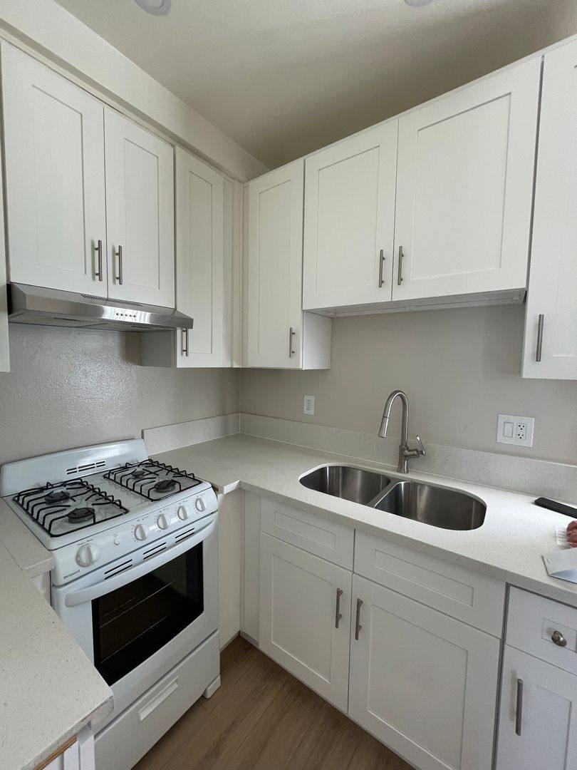 Apartment for rent at 500-565 N Citrus St, Orange, CA 92868