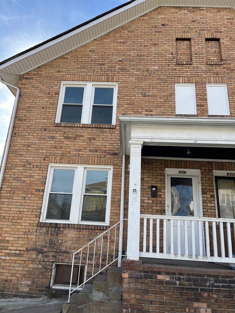 Apartment for rent at 606 Logan Ave, Mingo Junction, OH 43938