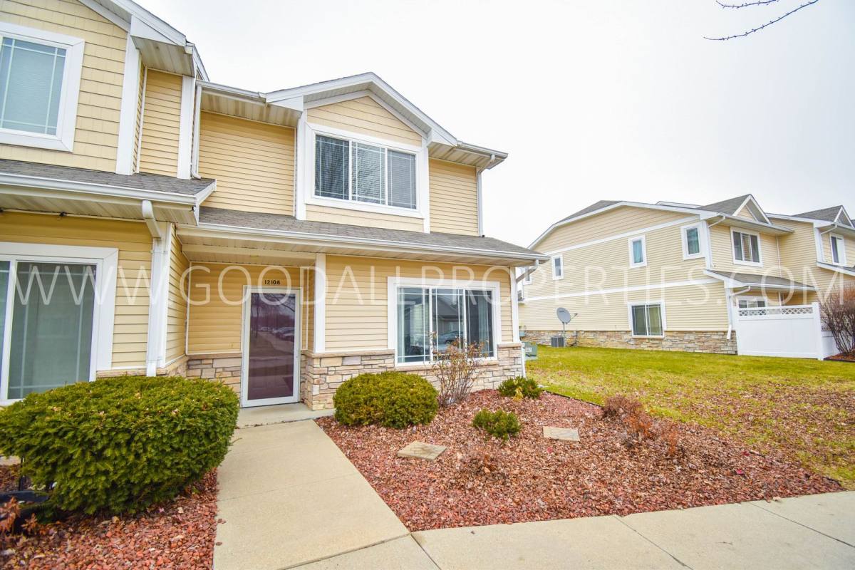 Townhouse for rent at 8601 Westown Parkway, West Des Moines, IA 50266