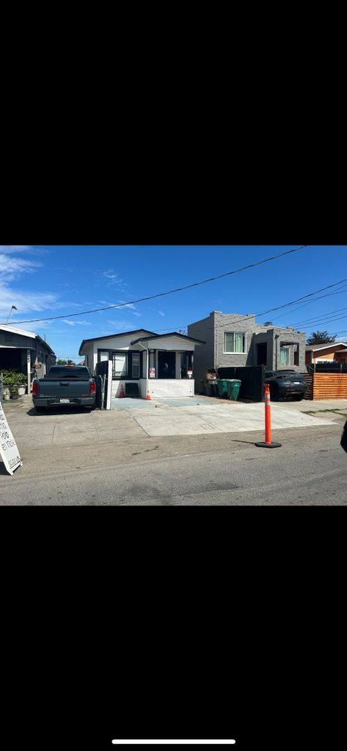 Townhouse for rent at 1225 92nd Ave, Oakland, CA 94603