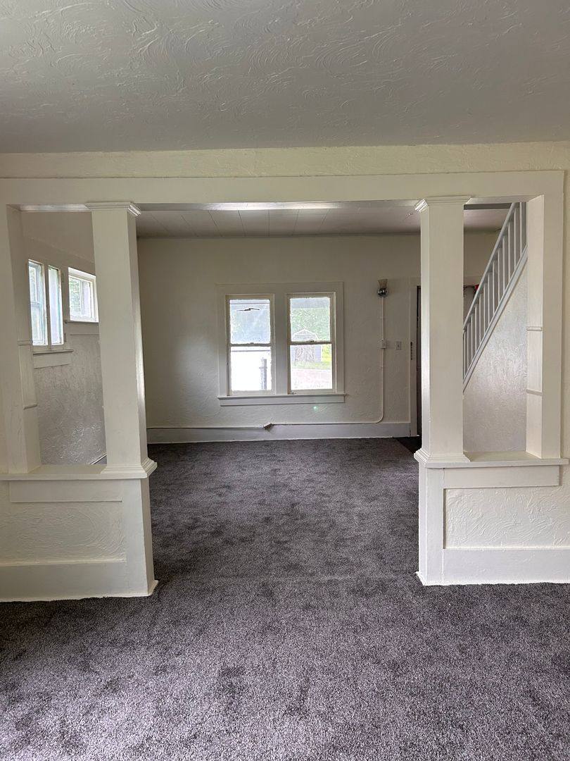 Townhouse for rent at 121 S Ash St, Ottumwa, IA 52501